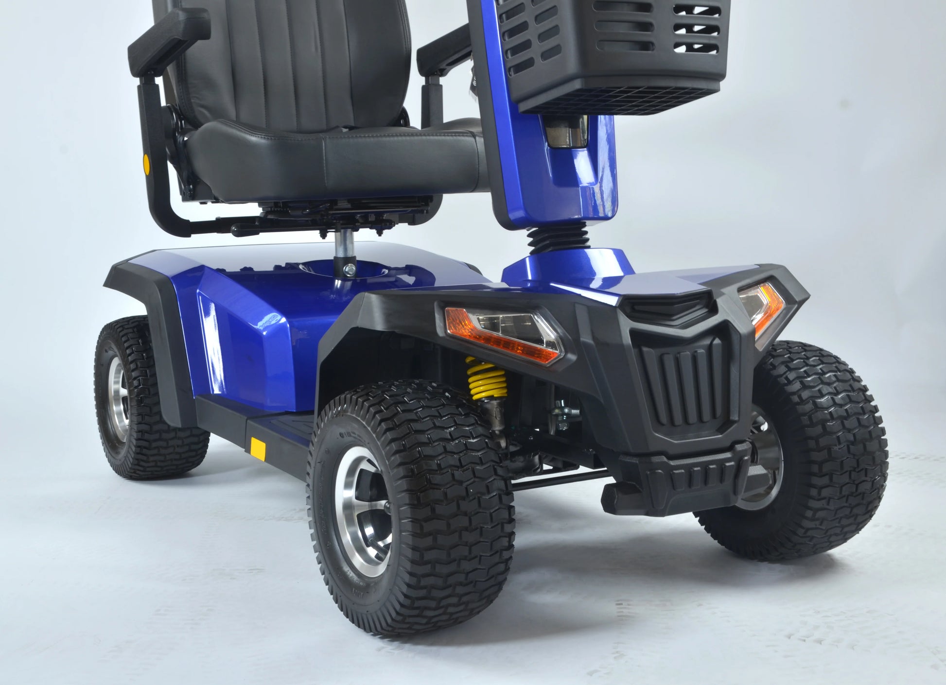 Kiwi 1400 Heavy Duty Sport Mobility Scooter front headlights suspension and wheels