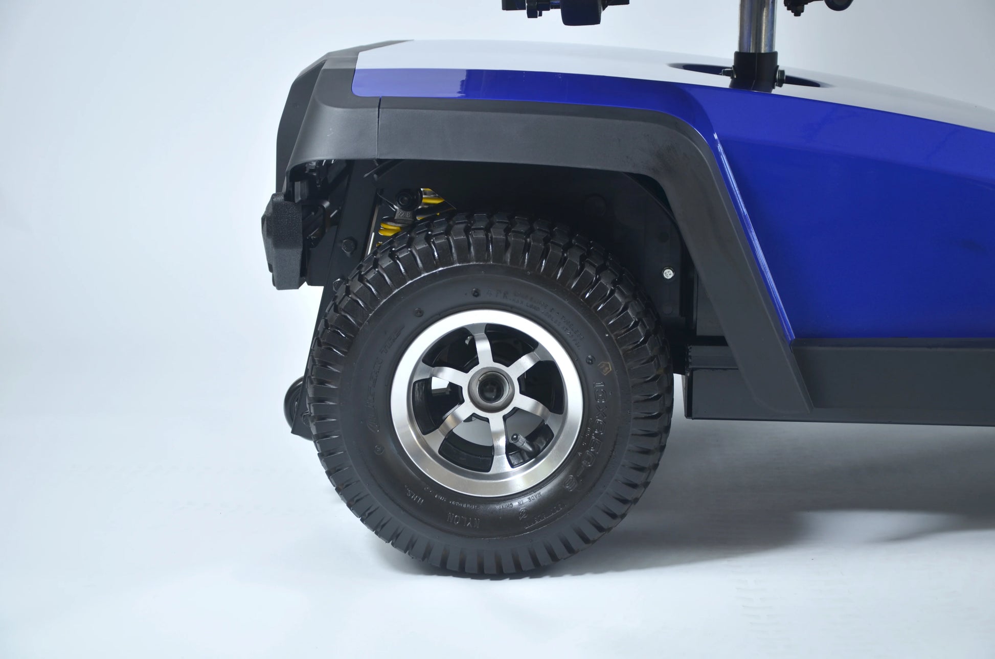Kiwi 1400 Heavy Duty Sport Mobility Scooter rear wheel detail