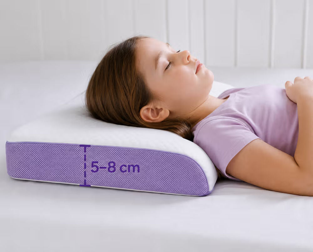 A child lying on a whiteicare Curve Pillow with a purple side panel showing a height measurement of 5-8 cm, set against a clean white background.